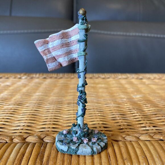 Ivy & Innocence Long May It Wave 05091 1A/1439 Flag Pole Old Glory Cast Art - Picture 3 of 5